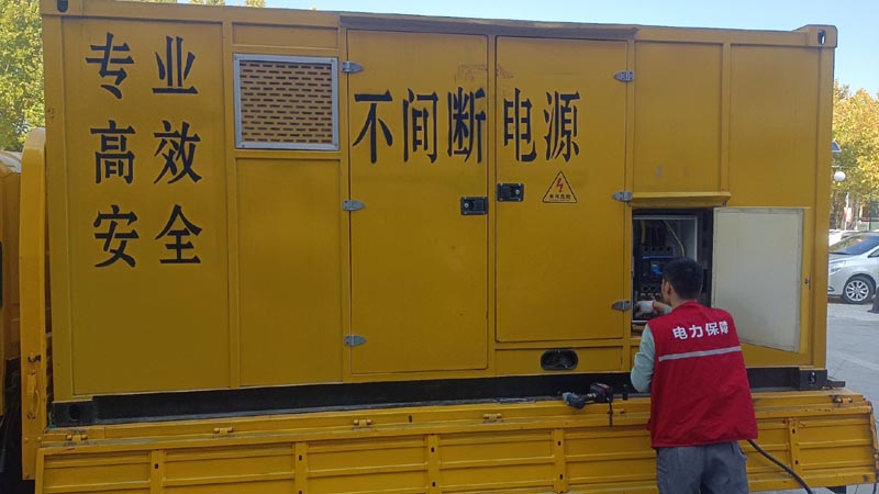 胡市镇柴油发电机组和UPS电源配合使用时，如何避免切换过程中的电力中断？
